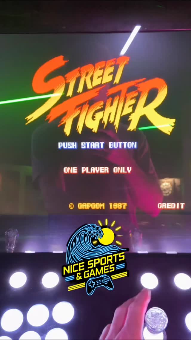 🎱Le 1er étage c'est du billard, des fléchette, baby foot, borne d'arcade un flipper et la fameuse salle karaoké.
🧑🧑🧒🧒 Un endroit convivial pour un moment privilégié avec ses enfants adolescents ou simplement entre amis.
#salledejeux
#billard
#versusbattle
#evofrance
#streetfighters
#pinball
#Nice
#evofrance