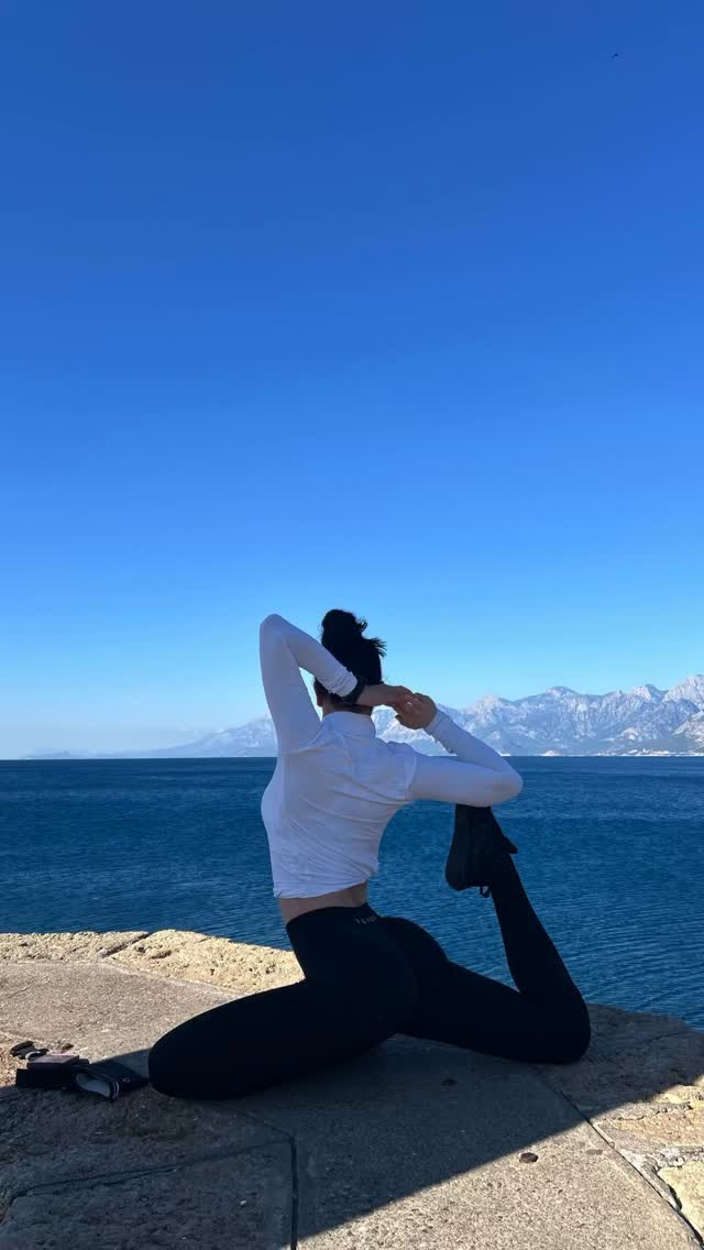 Willkommen auf meinem Kanal! Ich helfe dir dabei:
✨ Stress nachhaltig zu reduzieren
✨ Motivation & Fokus zu steigern
✨ Beziehungen & Familie stärken durch Positive Kommunikation
✨ Berufliche Klarheit & Lebenssinn zu finden
✨ Gesundheit, Ernährung & Fitness zu optimieren
Folge mir für Inspiration, Tipps & Strategien für ein erfülltes Leben!
Oder buche direkt ein 1:1 Training mit mir Online oder in Präsenz. 📩