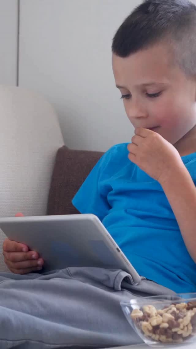 Title to go on video: Find out what this feeding therapist thinks about screens at mealtimes
Caption:
Are screens contributing to your child’s mealtime meltdowns?
While it may seem like a good distraction, screens can actually worsen picky eating.
Kids need to be present and engaged with their food to develop healthy eating habits. Screens can distract and take away from focusing on the food.
However for some kids (especially those with sensory processing issues) screens can help distract from uncomfortable eating environments or food properties.
If your child needs a screen to eat and you are unsure how to help them, I can guide you through it in my Unfussy Eater program! 📱❌🍴
Comment UNFUSSY to join ❤️
#ScreenFreeMeals #UnfussyEater #intuitiveeating #pickyeater #fussyeater #adhdnutrition #pickyeating #mealtimes #pickyeaterproblems #foodrefusal #mealtimesuccess #mealtimesolutions #feedingsupport #feedinghelp #autismnutrition#healthyrelationshipwithfood#healthyfamilies