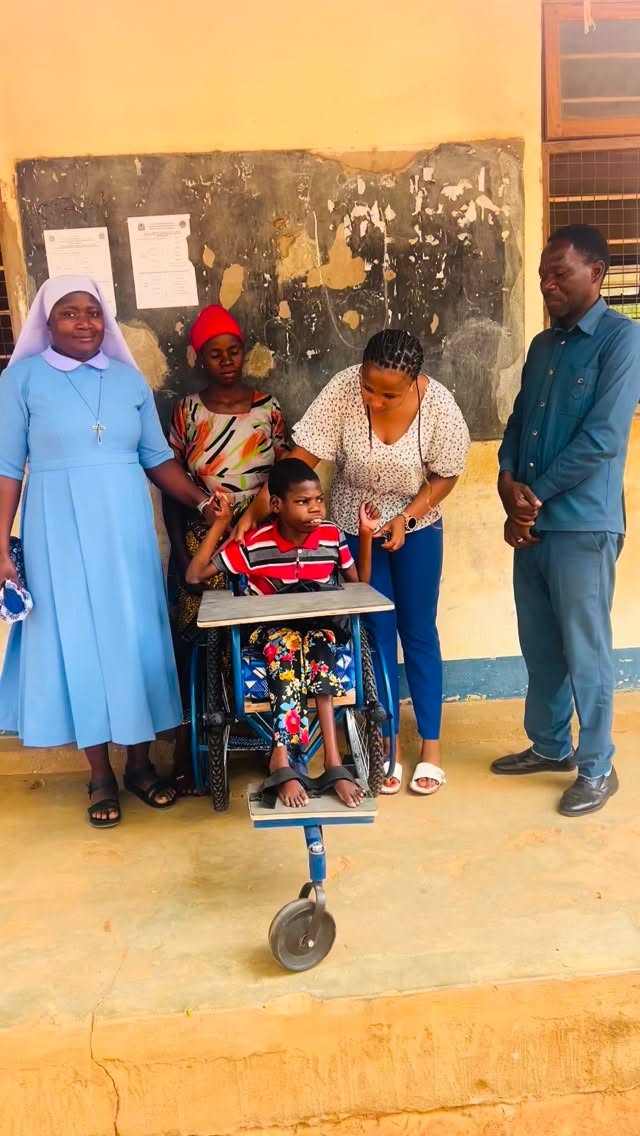 Our joy is to give every child in the Tabora region the gift of mobility so they can go to school, reach their goals, and live a life full of hope.
Furaha yetu ni kuwapa watoto wote wa mkoa wa Tabora fursa ya kupata uhuru wa kutembea ili waweze kwenda shule, kufikia malengo yao, na kuishi maisha yenye matumaini zaidi.
#justwheelstanzania #mobilityforall #taboratanzania #wheelchairproject