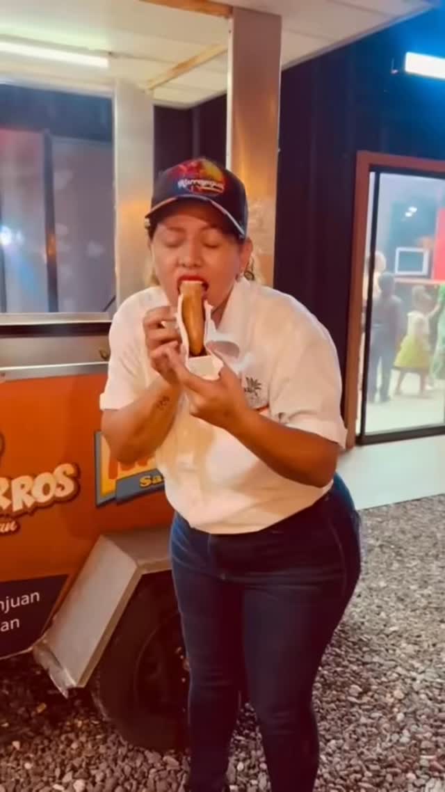 —“Solo voy a mirar”
5 minutos después: 🍩🤤
#Karreyegua #Pichurros #FoodMood #GoKarts #sanjuan #sanjuandelamaguana