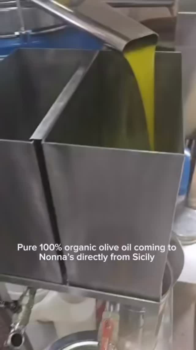 Live from Sicily! 🇮🇹
Our founder Joe Ricotta is overseeing the production of our pure, 100% organic olive oil 🤌
Get ready to place your order for Christmas 🎄