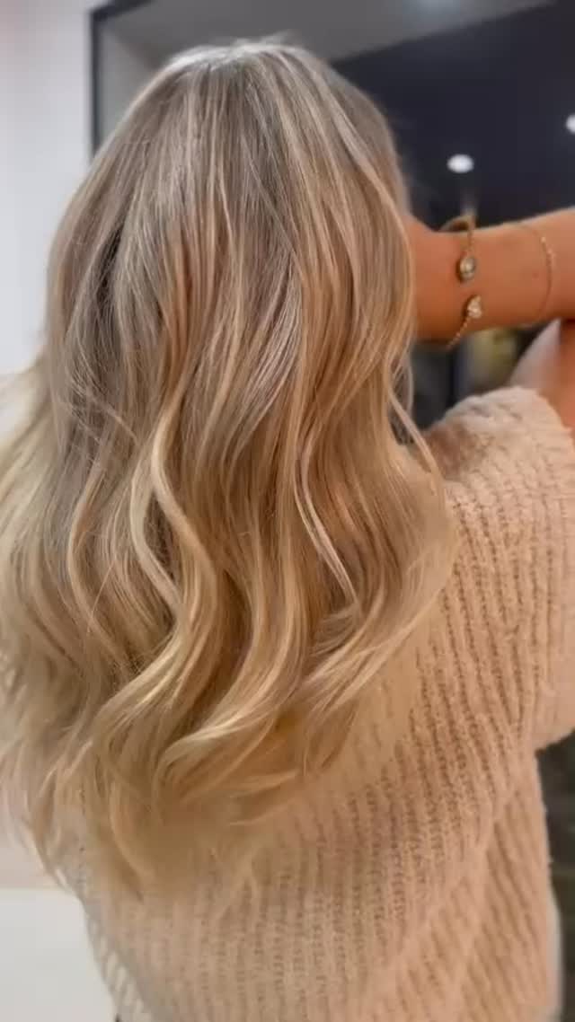 #hairdresserpalmademallorca #hairdresserpalmademallorca #palmademallorca #hairdresser #peluqueria #hairstylistpalmademallorca #pelo #highlights #bayalage