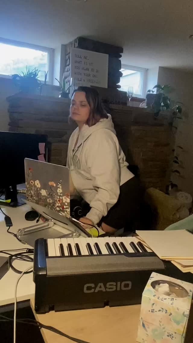 Grief is so complex and can be so huge and so heavy and feel impossible to hold. But it gets better. And then worse again but it always gets better 🩵 my future self sent this song to me; it’s a rough version but I’m sharing it anyway 🙂
Read the passage on my website, JesseOnRecord.com 🩵
#itgetsbetter #thistooshalłpass #grief #griefrecovery #healing #grieving #livinggrief