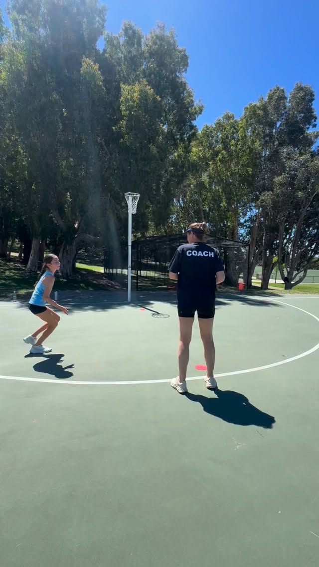 Shooter movement under fatigue 👊🏼
This isn’t just about shot accuracy.
It’s about repeat efforts, timing & composure when the legs are burning.
Keep your footwork sharp, reset with purpose & finish strong 💪
Match intensity. Match mindset.
.
.
#netball
#netballtraining
#netballdrills
#hpn