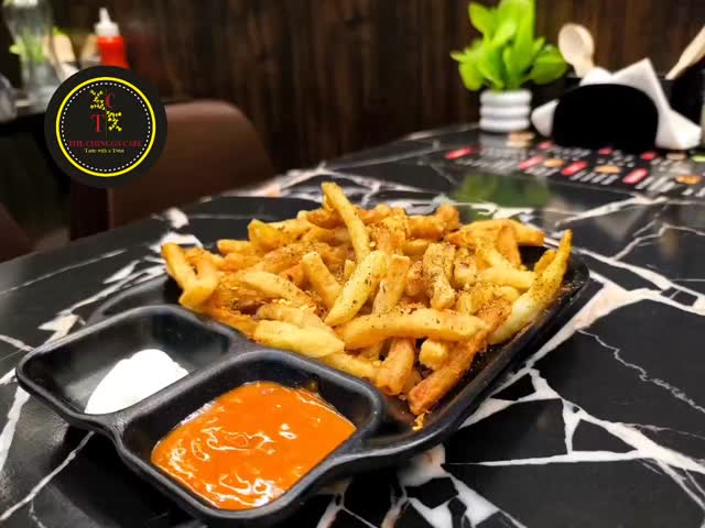 The perfect snack: Crispy, golden, and ready for dipping. What's your go-to dipping sauce? 👇
#ClassicFries #Fries #FrenchFries #ComfortFood #Foodie #InstaFood #SnackTime #EtahFoodie
#FoodPhotography