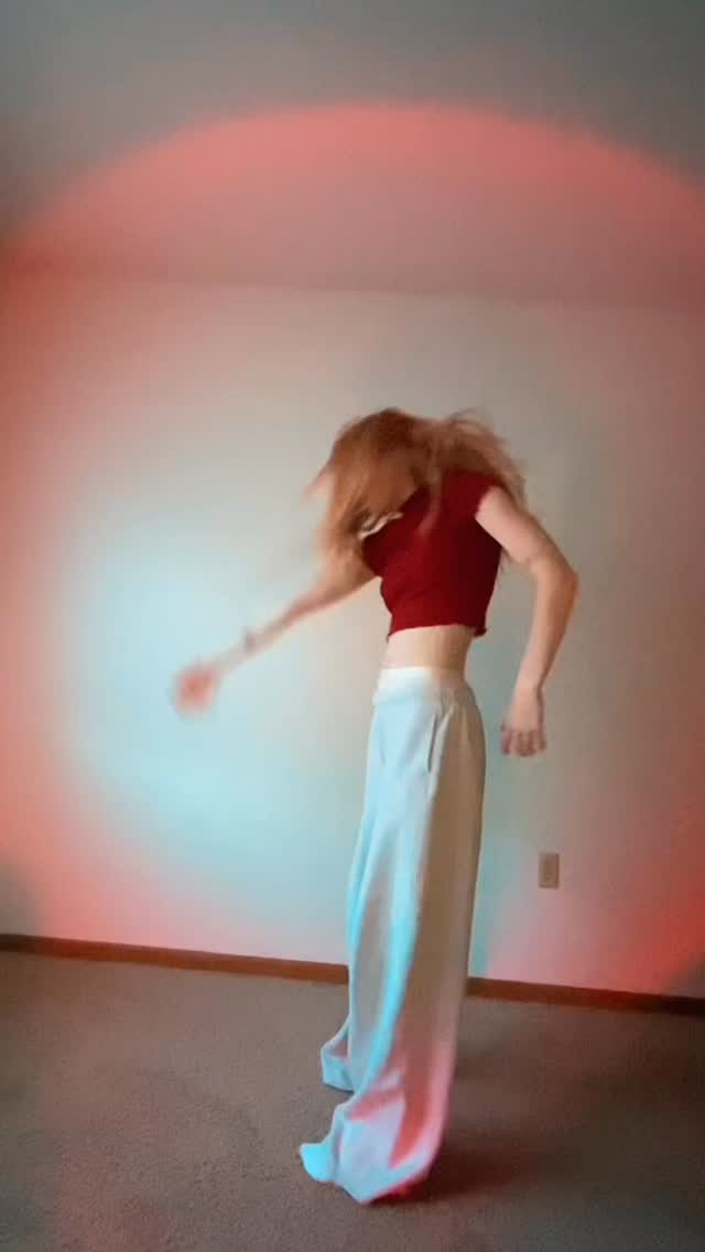 ☁️Floating☁️
#dancer #choreographer #improv #twincitiesdancer