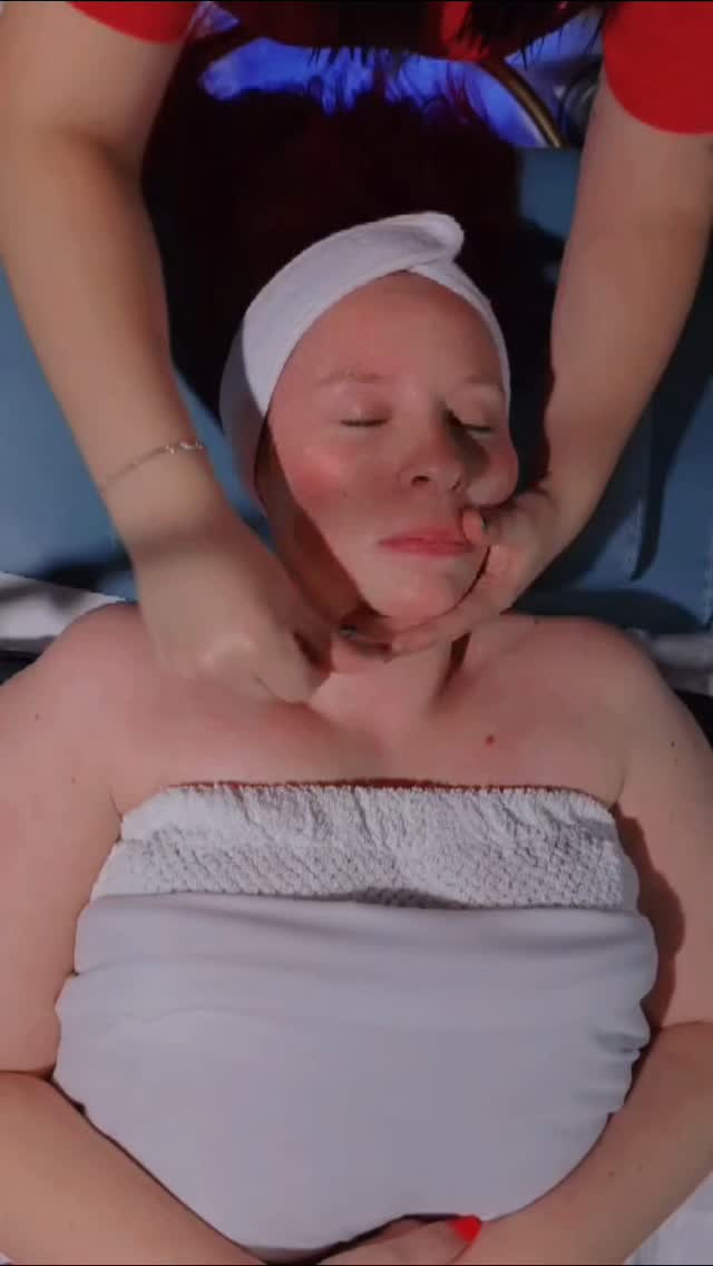 Thursday October 16th 20% off!! The savings this month are spoooky 🦇🐁🕷👻🎃
#headspa #417land #417local #springfieldmo #scalpcare #selfcare