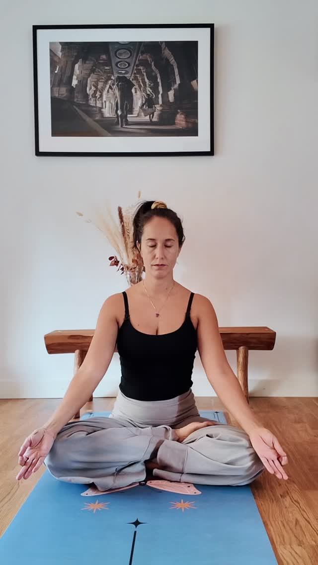 Vill du jobba mjukt med dina höfter? Hör kommer ett litet flow som du kan spara till nästa gång på mattan 🫶🏼✨
Att flowa fritt är så fint men ibland behövs lite inspiration, eller jag behöver det iallafall. Så detta kanske kan inspirera dig vad du ska göra på din yogamatta nästa gång för att få igång höfter och ljumskar.
Spara, kommentera vad du tycker 🥰✨
#aikitastudio #yogastockholm #yogamatta #yogainspiration #mindfulness #flow