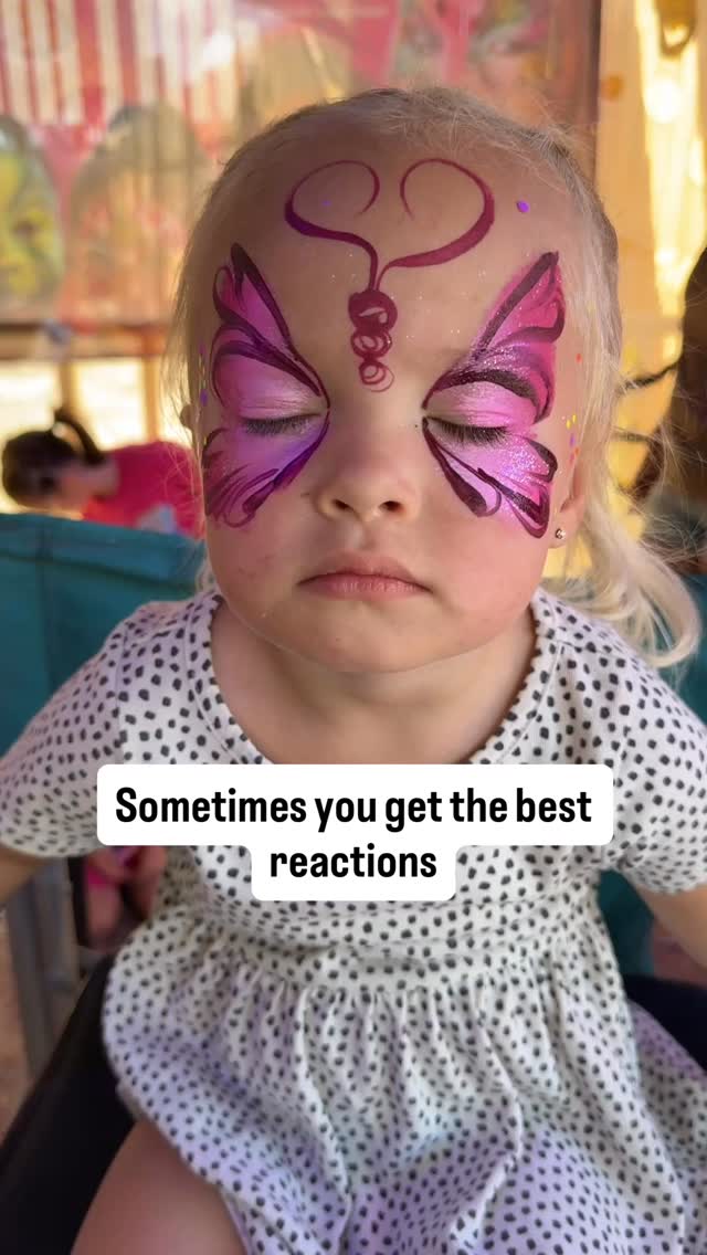 The reactions vary when they first see their face paint, but they always come alive when they see it in the BIG mirror after. #heartisfull #facepaintingismagic #facepainter
@frobergsfarm