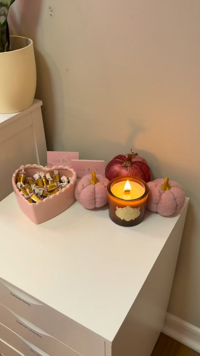 Your Esthetician “Viri’s beauty” I am more then happy to help your skin needs, Makeup, eyebrow lamination, eyelash lift and waxing “GOOD VIBES ONLY” come have your self care and relax very important