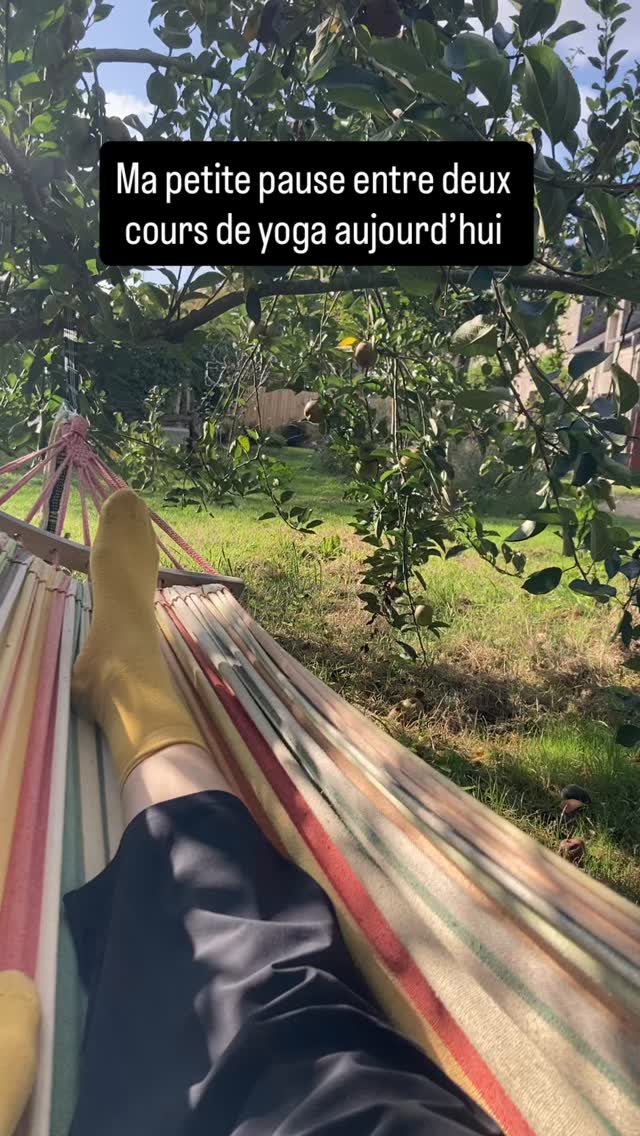 La chaleur du soleil sur ma peau, la sensation d’être suspendu dans les air dans un hamac…. Ma petite pause de luxe !!!! J’observe, je note, je profite de quelques minutes avec la respiration consciente
Inspire- serre,
Expire- Relâche
Toutes les muscles
N’hésite pas à me contacter si tu veux essayer yoga avec moi- non, c’est pas trop tard !