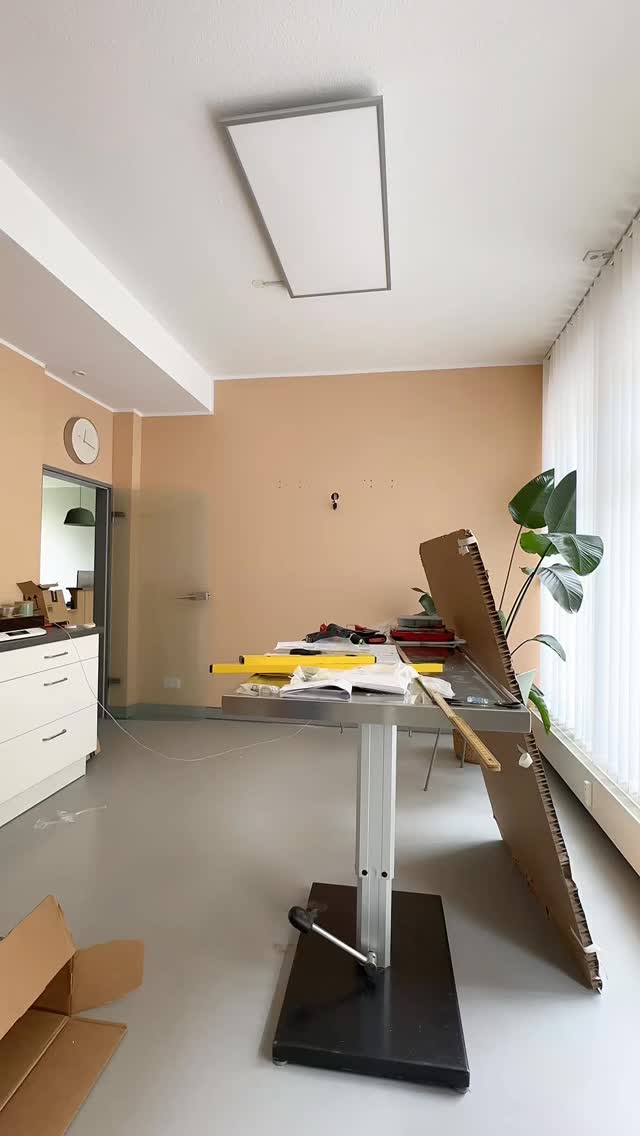 Auf unserem neuen Befundungs-Monitor können wir euch ab sofort Röntgenbilder und Co zeigen und erläutern!