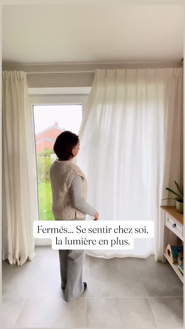 Rideaux en lin écru : lumière douce pour se sentir bien chez soi 🤍
Que les rideaux soient fermés ou ouverts, la luminosité naturelle reste la même 🌿
Mes clients adorent profiter de leur long petit-déjeuner le week-end en toute intimité, sans jamais perdre la lumière naturelle dans leur séjour.
Des rideaux en lin lavé parfaits pour vos week-ends cocooning, même fermés, ils laissent entrer la lumière naturelle 🌿.
#rideauxenlin #linécru #linblancasse #rideausurmesure #décoluminueuse #maisonchaleureuse #mesrideaux #décorationintérieure #bienchezsoi #architectedinterieur #design #qualité #service #mesrideaux