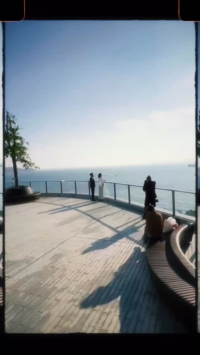 It’s all about going with the flow, the best shots often come from those unplanned, spontaneous moments.
You never know what kind of magic you’ll stumble upon.
MUA @debbylmakeup
———————————————————————
Contact us for capture your sweetest memories
Link in Bio 🤍
#waxleungphotography #婚紗攝影 #便服婚紗照 #情侶照 #影樓攝影 #婚紗相 #prehk #preweddinghk #一段關係紀錄 #簡單自然 #結婚準備 #HKBride #HongKongPreWedding #HKPreWedding