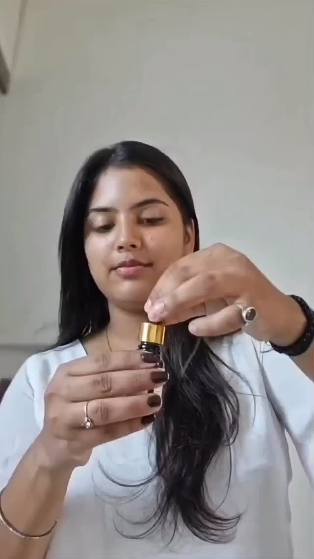 Radiance isn’t just a look, it’s the result of real skin nourishment.
@taniishaa_.b swears by our Gingerlife Radiance Serum, a powerful blend of Niacinamide, Alpha Arbutin, and Glutathione that helps achieve visibly brighter, even-toned, and deeply hydrated skin.
This lightweight brightening face serum works to reduce dark spots, fade pigmentation, and boost your natural glow without making your skin feel greasy. Just a few drops AM and PM are all it takes to bring out your healthiest, most luminous skin.
Perfect for all skin types, this glow-boosting serum is your daily step toward clear, radiant, and confident skin.
Your glow story starts with Radiance.
#glowup #healthyskin #radiantskin #wellnessjourney #skincareroutine #skincarethatworks #skinbrightening #niacinamide #herbal #natural