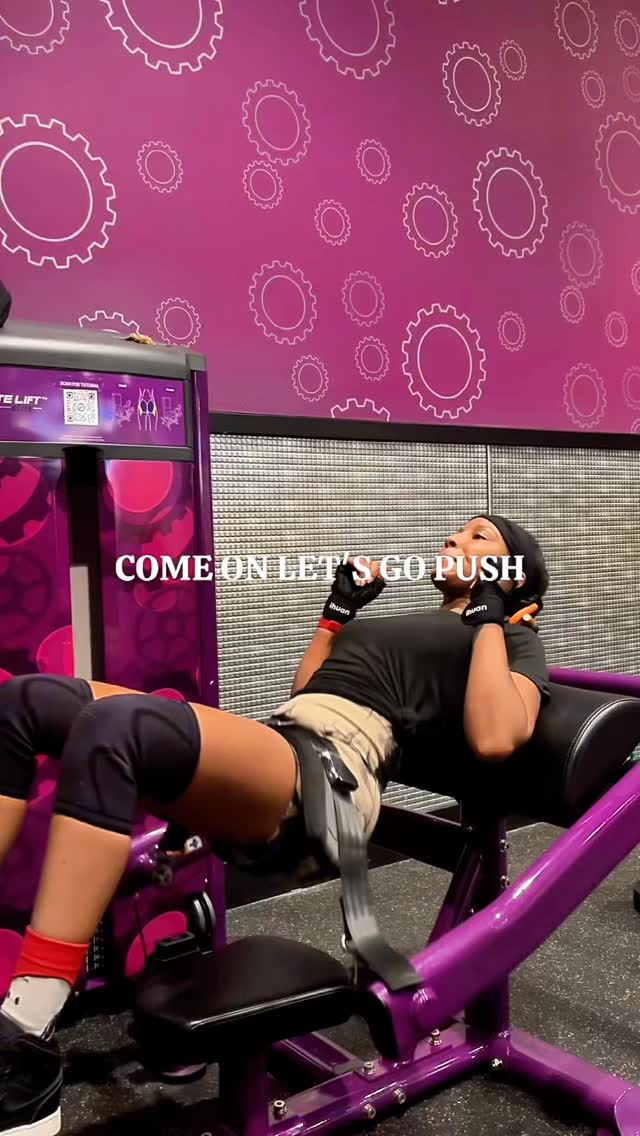 🚨 STOP SCROLLING: This is your sign to push through. 🚨
When the mind says “I’m tired,” what does your body say? The difference between ‘good’ and GREAT is what you do in those last few reps.
You are not a quitter. Let them stop—but you keep going! You didn’t come this far to only come this far. 💪🏽
#pushthrough #mindsetmatters #gymgirl #fitnessmotivation #fyp