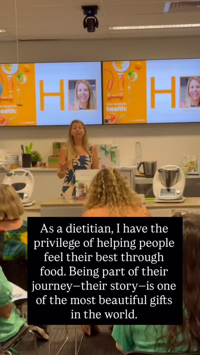 🥰 Grateful post: As a dietitian, I have the privilege of helping people feel their best through food. Being part of their journey, their story, is one of the most beautiful gifts in the world. #dietitian #nutrition #health #food #woman #easymeals #health #feelgood #feelgood #thermomix #healthylifestyle #woman #