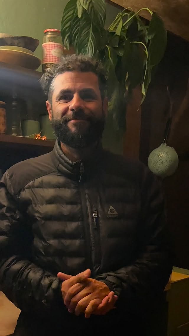 ✨ Com alegria, convidamos você para a palestra: “Câncer, Saúde & Felicidade - Celebrando o Outubro Rosa com propósito e inspiração”, em Guadalajara, Mexico, no dia 1 de Novembro
O evento um encontro transformador comigo, Rodrigo Baena — escritor, pesquisador de felicidade e bem-estar, mentor e facilitador de caminhos da alma.
Um momento para respirar, refletir e descobrir novas formas de cultivar felicidade, mesmo em meio aos desafios da vida — inclusive diante do câncer. 💛
🗓️ Agenda Completa
📖 Chegada & Abertura | 9:30 - 10h
🧘♀️ Meditação de Abertura | 10h - 10:15h
🎤 Palestra | 10:15 - 11h
☕️ Coffee Break | 11h - 11:15h
🎤 Perguntas & Respostas | 11:15 - 11:45h
🎟️ Ingresso: $700
Inclui palestra, meditação, coffee break e sessão de perguntas e respostas.
🌟 Não perca essa oportunidade única de aprender, refletir e se conectar com o que realmente importa — a alegria de estar vivo.
👉 Garanta já o seu lugar!
____________________________________________
(Español)
✨ Con alegría, te invitamos a la conferencia:
“Cáncer, Salud y Felicidad – Celebrando el Octubre Rosa con propósito e inspiración”, en Guadalajara, México, el 1 de Noviembre .
El evento será un encuentro transformador conmigo, Rodrigo Baena — escritor, investigador de la felicidad y el bienestar, mentor y facilitador de caminos del alma.
Un espacio para respirar, reflexionar y descubrir nuevas formas de cultivar la felicidad, incluso en medio de los desafíos de la vida — y también frente al cáncer. 💛
🗓️ Agenda Completa
📖 Llegada & Apertura | 9:30 - 10h
🧘♀️ Meditación de Apertura | 10h - 10:15h
🎤 Conferencia | 10:15 - 11h
☕️ Coffee Break | 11h - 11:15h
🎤 Preguntas & Respuestas | 11:15 - 11:45h
🎟️ Entrada: $700
Incluye conferencia, meditación, coffee break y sesión de preguntas y respuestas.
🌟 No pierdas esta oportunidad única de aprender, reflexionar y conectar con lo que realmente importa — la alegría de estar vivo.
👉 ¡Asegura tu lugar hoy mismo!