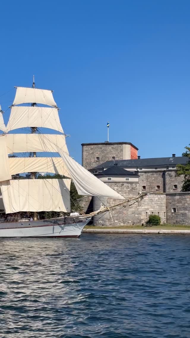 What connects a clinic in Singapore with a practitioner in Norway? ✈️
Friendship, shared learning, and the same belief that acupuncture has a place in modern healthcare.
This reel is a glimpse into how medicine builds bridges, not walls.
💬 Do you believe acupuncture can become part of mainstream care everywhere?
从新加坡到挪威,黎医师与同事分享针灸如何连接人与社会、文化与医疗体系。
针灸不仅是一种治疗方法,更是一座跨越国界的桥梁。
💬 在你所在的地方,人们怎么看待针灸?
#GlobalAcupuncture #TCMSingapore #针灸