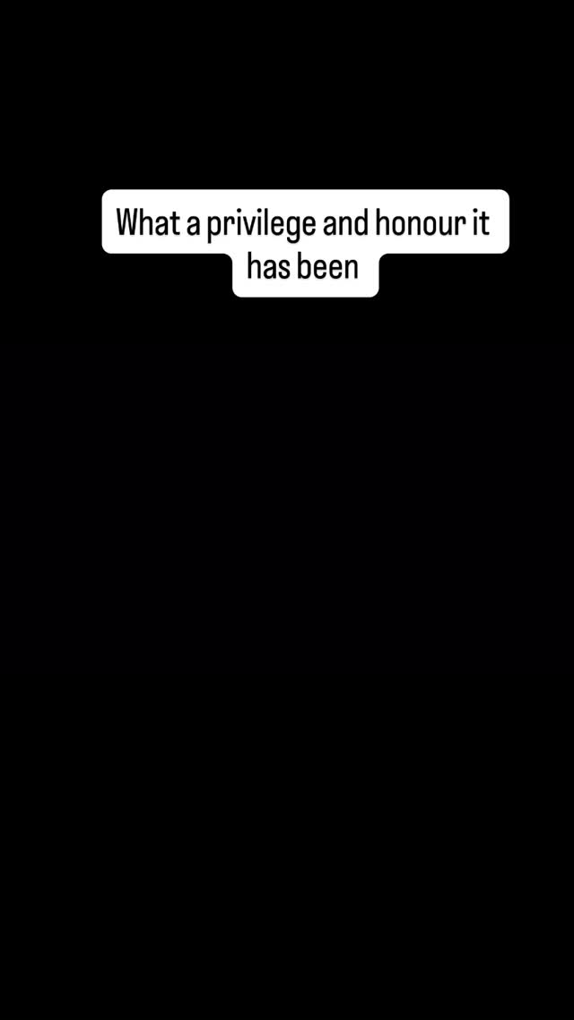 What a beautiful week I have had with @epiphanymusicuk. (More #photos to follow.) Painting alongside @rebeccarodda_ , we have been in Hastings at the Day Dream Cafe, and Ashburnham Place Retreat centre . Having time for improvisation & creativity amongst people from across the world. I am still processing it all but very grateful to have been part of it . Thank you to @hannahatkins_latty for helping facilitate it all. It was beyond a dream !
#epiphanymusicuk
#ashburnhamplace
#daydreamcafe Hastings
#spaceforstillness
#expressiveart
#artfromthesoul
#soundportrait
#rosmansfieldart