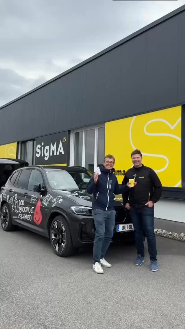 Erst klein gedacht. Dann RIESENGROSS geschmiedet.
Jetzt: 1,4 Meter große Bucketlist-Karten 🎴🔥
Manchmal reicht’s, wenn man nur eine Karte GRÖSSER denkt – und plötzlich verändert sich die ganze Perspektive.
Eine Co-Produktion zweier Thomas‘se (@thomas.fleischanderl & @thomas_hinterreiter von @sigmawerbetechnik) - RIESENARBEIT in Turbozeit - 🙏🏻 DANKE an das gesamte Team! Bald in Verwendung 😉🃏
#BucketlistSchmied #VomErlebnisZumErgebnis #GrößerDenken #PerspektiveÄndern #MutZumTun #MindsetShift