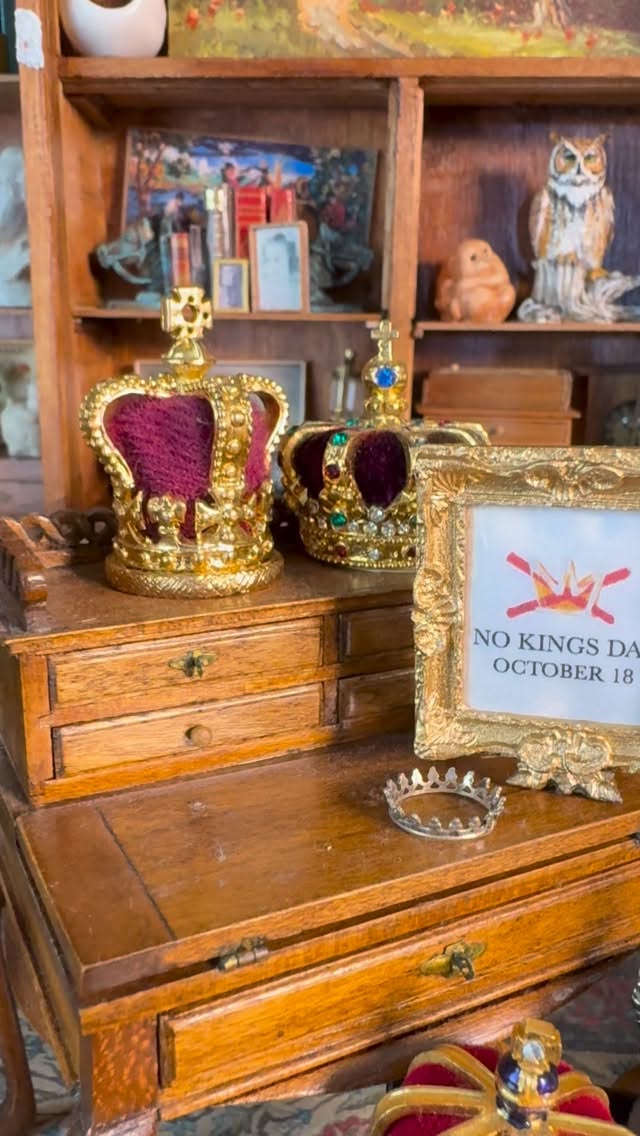 I’m #obsessed with miniature crowns and can’t get enough of them! #weeresist