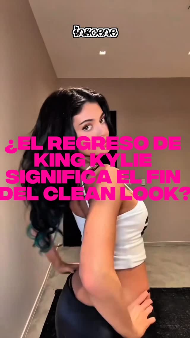 La nueva colección de Kylie Cosmetics es un guiño (poco sutil) a la época dorada de Instagram, entre 2015-2017. Es, también, el regreso de King Kylie, la versión de la billonaria que usaba pelucas de colores y maquillaje glam look.
¿Será el inicio del fin de una era de clean look? ¿Le dimos vuelta al ciclo de la nostalgia?
¡Te leemos!