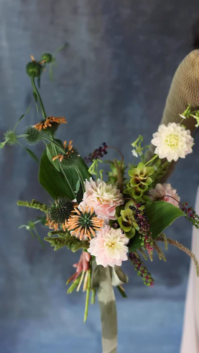 This Lion’s Tail (Leonotis) grown by @muddyfeetflowers immediately caught our eyes when we saw its unique shape and texture at @connecticutflowercollective two weeks ago. We initially tried to create a hands-free ikebana style bouquet using the mini-StemSlider tool, but many of the stems that I was using were thick, so I switched to the regular StemSlider tool instead. I’d never worked with the Lion’s Tail before, so I had to get to know her a bit, but this is the fun part of being a floral designer, discovering something new and creating freely what we love 🤍🌿
Flowers
- Lion’s Tail (Leonotis)
- Curcuma
- Nicotiana
- Amaranthus
- Dahlia
Floral tool
- StemSlider bouquet tool
.
.
.
.
.
#stemslider #stemsliderbouquet #flowertool #floraltools #bouquetofflowers #flowerbouquets #sustainablefloristry #flowerbouquet #ikebana #ikebanabouquet #ikebanaflowers #handsfree