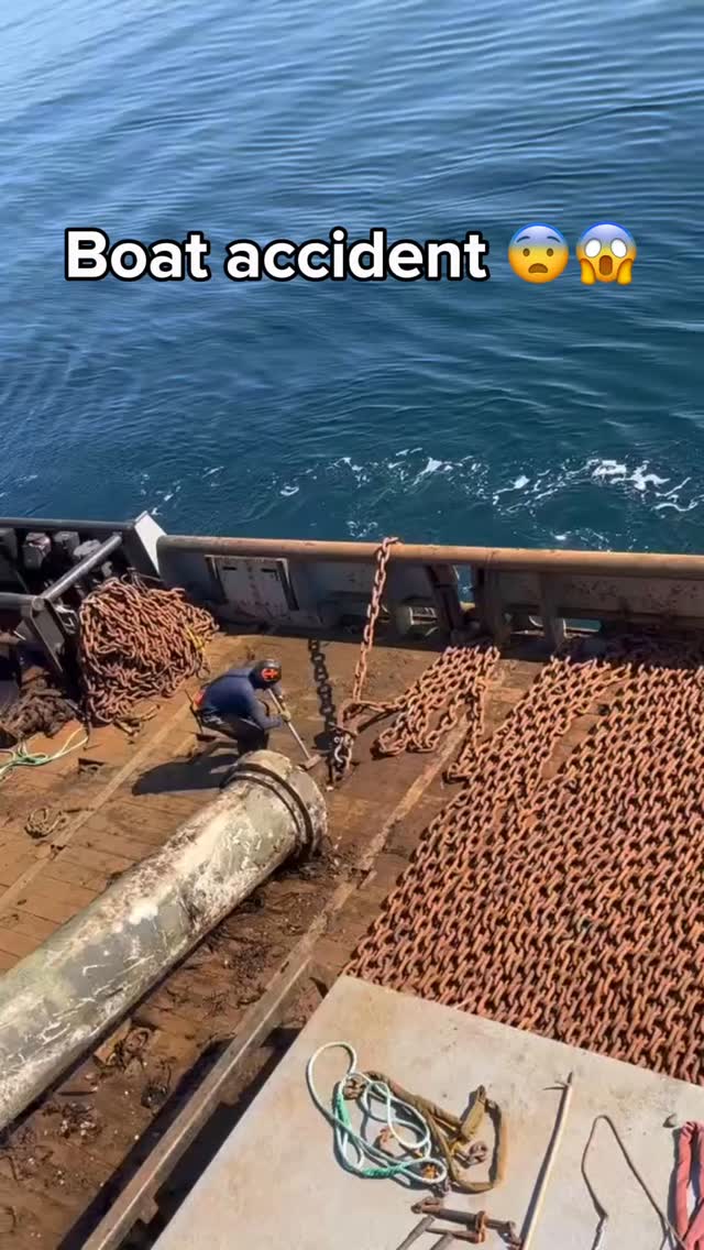 Working on a boat can be so dangerous 😱
#boat #accident #fail #scary #job #onlinejob #remotejob