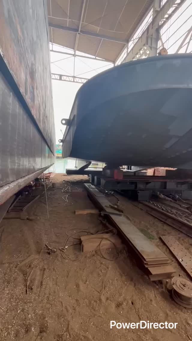 こんにちは!
入社1年目の新人Tです( 'ᵕ' )/
以前も紹介した【新造船内部】を撮ってみました!
壁や仕切りがってきたので機関室!って感じになってきましたね!
船内も完成が楽しみです!⸜( ˶˙ᵕ˙˶ )⸝
#新造船 #船内 #機関室 #造船所