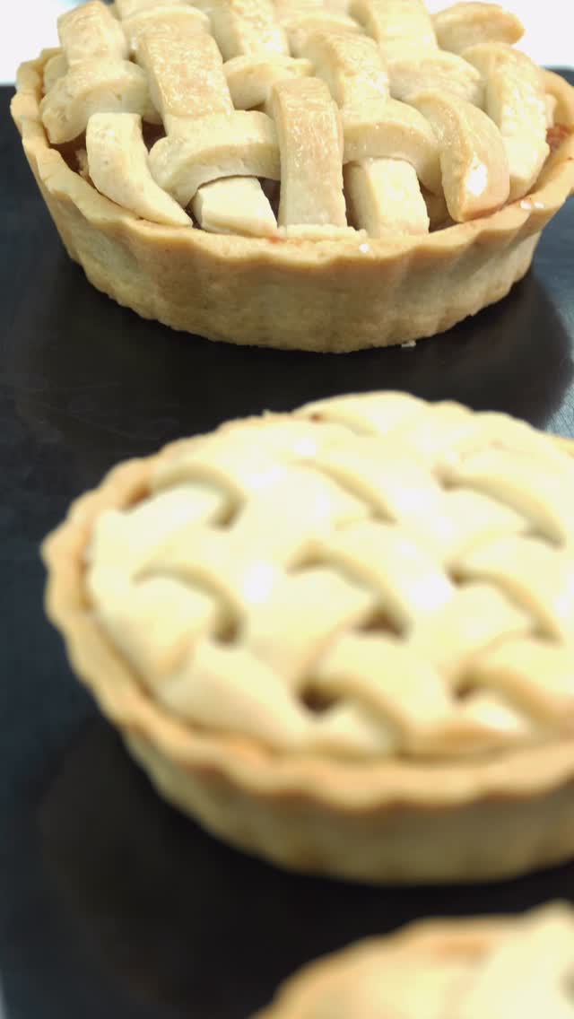 That moment when you taste your own creation… pure satisfaction! 🥰
Tarts, pies, and proud smiles all around! 🥧
#BakingHubAcademy #StudentBakers #PastryLove #TartTime #BakingJourney #BakersOfInstagram #ChefAnanyaTulshyan