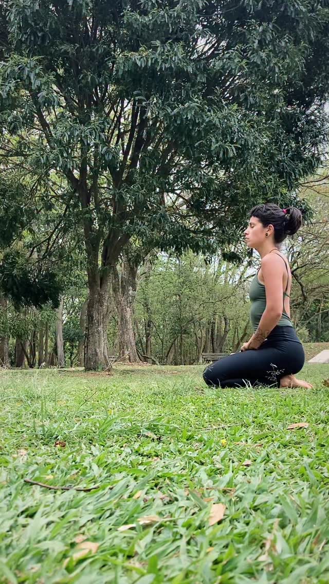 🌿 Mudar o ângulo, respirar fundo e deixar o corpo encontrar silêncio.
A leveza chega quando o agora vira morada. ✨
E você, quando foi a última vez que olhou a vida de outro ângulo? 🤸🏻♀️