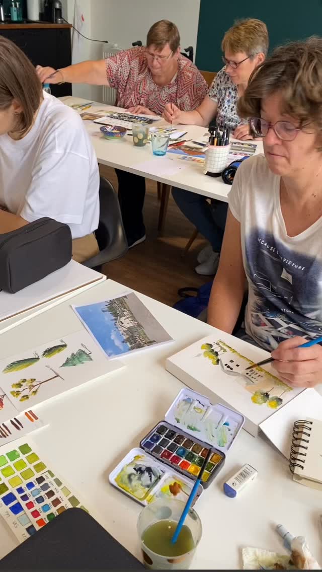 WORKSHOP: Breng je schetsen tot leven: Groen & Textuur🌳🌲
Altijd al willen leren hoe je bomen, struiken en planten écht tot leven brengt in je schetsen? 🌿
Op zaterdag 15 november geef ik in mijn studio een super leuke workshop waarin we spelen met groen, textuur en expressie.
Je leert hoe je met aquarel, kleur en textuur je schetsen diepte en karakter geeft, en hoe je van “oké” of “hmm.. het had beter gekund” naar “wauw!” gaat!😉
📍 Bergschenhoek
🕒 14.00–17.00 uur
🔗 Link in bio om je aan te melden
#aquarel #aquarelleren #urbansketching #urbanSketchersNL #schetsen #aquarelworkshop #waterverf #watercolorpainting #watercolorart #schetsworkshop #kunstworkshop #tekenenenschilderen #aquarelcursus #schildercursus #schilderworkshop #creatieveworkshop #schilderenvoorvolwassenen #schilderenvoorbeginners #schilderenvoorgevorderden
