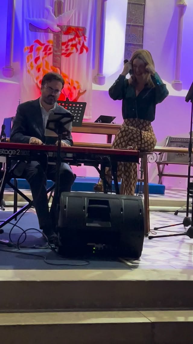 PURE IMAGINATION 🎤🎹✨
Can’t believe it’s been a week since our Autumn Leaves gig at Deanshanger Holy Trinity Church.
Such a magical evening and please let me express a heartfelt thank you to each and everyone of you who came along and showed your support!
Vicar James, you were an absolute delight to work with and wow do you have some dreamy vocals.
Can’t wait for the next time.
Sarah x
PS: It’s always been a dream of mine to sing this song and I think we’ll all agree Sam’s playing is just perfect, big shout out for Sam Montero!
.
.
.
.
.
.
#sarahjonesjazz #jazzsinger #jazzvocalist #singer #piano #jazzpiano #livemusic #jazzduo #pureimagination #miltonkeynesmusic #miktonkeynesbusiness #miltonkeynes #deanshanger