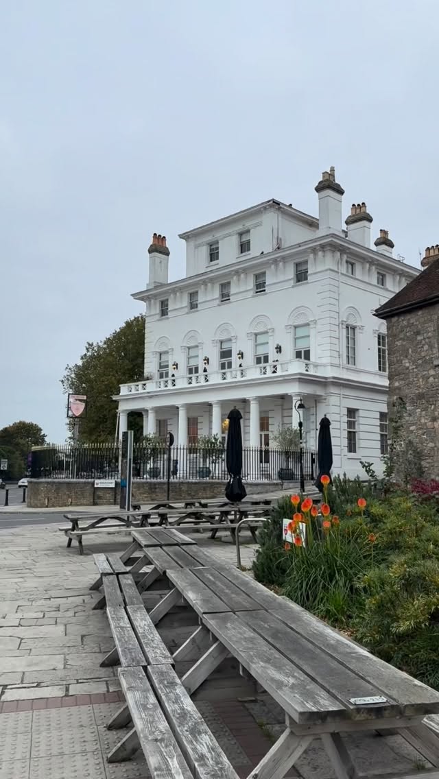 Wowee, what a weekend!!
Where do I even start… @gathertogrowco exceeded all expectations, in the best way possible. It was so refreshing to spend time with so many amazing photographers and fully immerse in all aspects of running a photography business.
We covered everything from cultivating creativity with @ninagoksphotography to finances with @iamgemmaheard to embracing all bodies with @terihofford Plus client experience with @tinyposers , marketing with @annahardyphoto and my page one club pro Jodie @nowheretono1 !
But the stand out talks for me had to be @miadaviesphotography on using photography as therapy through dark times, and the absolute queen of in home @sarahkate_london 🫶🏻
Not to mention a whole lot of fun (and drinks 🤪) with my photographer bestie @hellohoney.photography !!
Thank you so much to @yasminannephoto and @melaniegracephoto for lining up such a fantastic two days of sponsors and speakers. Bring on 2026!