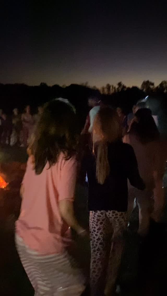 We’re going on a bear hunt - Camp Mákemáke style! Joyous moments of togetherness like this are what makes camp magical for kids of all ages. Can you think of a better way to learn English?
#communitybuilding
#simplestuff
#backtobasics
#campfirefun
#bearhunt
#englishinaction
#joy
#unity
#happiness
#campmakemake