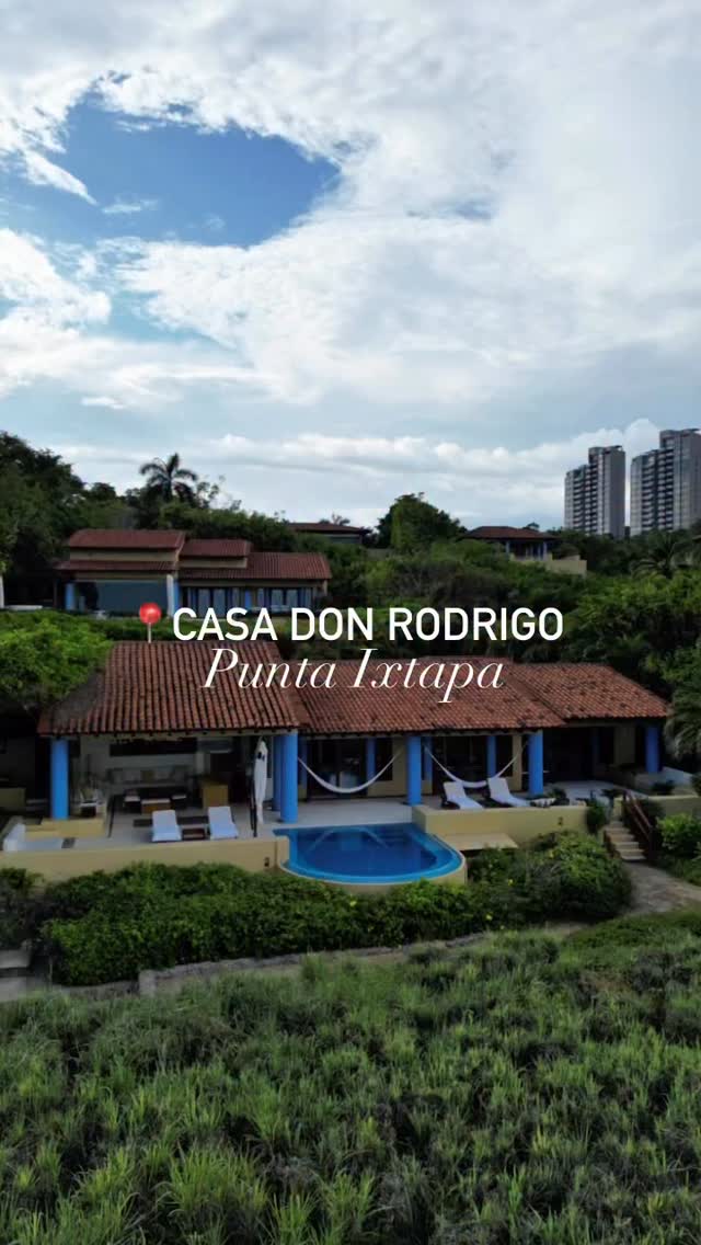 Esta casa lleva poco tiempo en nuestro catálogo y ya se está convirtiendo en una de las favoritas y más cotizadas.
Si quieren más información comenten: Info ℹ️
#herohost #ixtapazihuatanejo #luxuryvacation #ixtapa #visitiz #luxuryhomes #travel #homerentals #beachlife #love #puntaixtapa #mar