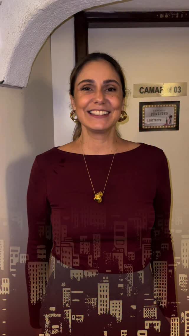 ✨ Ontem foi noite de casa cheia e participação especial da maravilhosa @alinefanju no encerramento de Limítrofe! 💛🎭
Aline compartilhou um pouquinho de como foi viver essa experiência com a gente e ainda deixou um recado: VENHAM! ESTAMOS NA PENÚLTIMA SEMANA. ⏳
Gratidão, Aline, por dividir o palco e a emoção com a gente. 💫
💛 LIMÍTROFE — ÚLTIMAS SEMANAS
🗓️ Até 26 de outubro
⏰ Qui a sáb | 19h — Dom | 18h
📍 Teatro Dulcina – RJ (ao lado do Metrô Cinelândia)
🎟️ Ingressos no Sympla (link na bio)
💜 Clientes Vivo têm 50% de desconto pelo Vivo Valoriza.