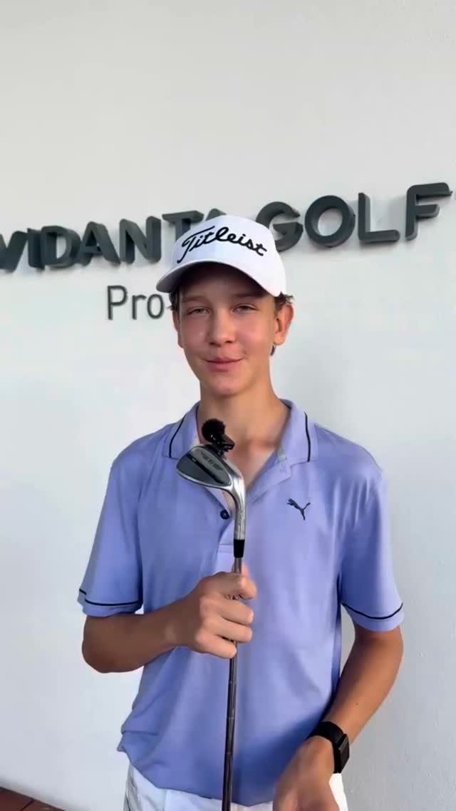 🎥 Platon Dronov nos enseña su putter favorito y la funda especial que le regaló su coach 🏌️♂️
Además, ¡logró un hole in one durante el MJGA Invitational by Vidanta! 🎯🔥
Un recuerdo y una historia que seguro llevará con él en cada ronda ⛳️
#MJGA #Vidanta #JuniorGolf #GolfMexico #HoleInOne #GolfJuvenil #MJGAInvitational