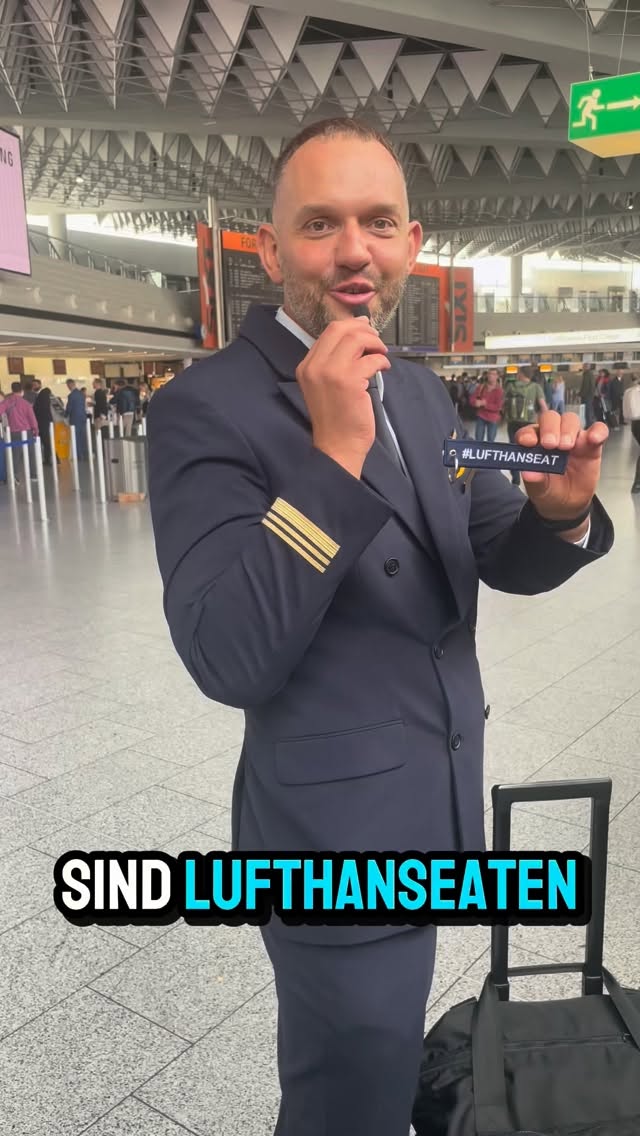 Der Lufthanseaten Schlüsselanhänger – inspiriert von der Leidenschaft fürs Fliegen und dem Stolz, Teil der Crew zu sein. 💙
Perfekt für alle Aviation-Fans & ehemalige Crewmember.
👉 Jetzt erhältlich im @cabincrew.store
#flugbegleiter #stewardess #lufthansa #lufthansacrew #aviation #cabincrew