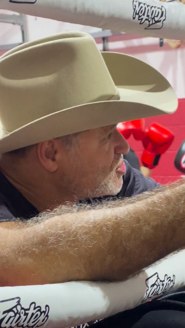 🥊 Ready to level up your fitness and fighting skills?
Join us in Gosport for authentic Muay Thai training, perfect for beginners, fighters, and anyone who wants to get stronger, sharper, and more confident.
Train with a real fight team, improve your conditioning, learn proper techniques, and be part of a motivating community that pushes you to your best!
📍 Based in Gosport @thefighterfactoryuk … easy access from Portsmouth & Fareham
💥 Classes for all levels | Adults & Kids | Private sessions available
👉 Message us today to book your first Muay Thai class or try a free session!
#muaythaigosport #kickboxingosport #gosportfitness #portsmouthmuaythai #martialartsgosport #trainhardfighteasy #muaythaiuk