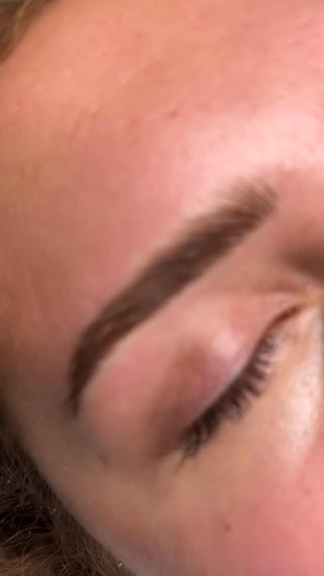 ☁️ dreamy … fluffy strokes on my gorgeous client. #pmubrows #brows #naturalbrows #pmueyebrows