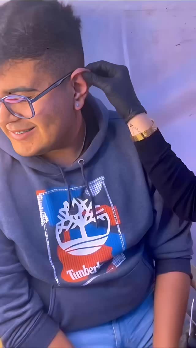 ✨Piercing con diseño único, sin dolor y con muchísimo estilo✨
¿Quién dijo que la belleza duele? 💅✨
En nuestro estudio cada piercing es diseñado especialmente para ti — anatómicamente perfecto, con joyería hipoalergénica y técnica profesional que hace que ¡no sientas dolor! 💎
Atrévete a brillar con ese toque único que solo tú tienes 💫
#PiercingDesign #CeroDolor #UniqueStyle #TitiPortzPiercing #BrillaSinMiedo