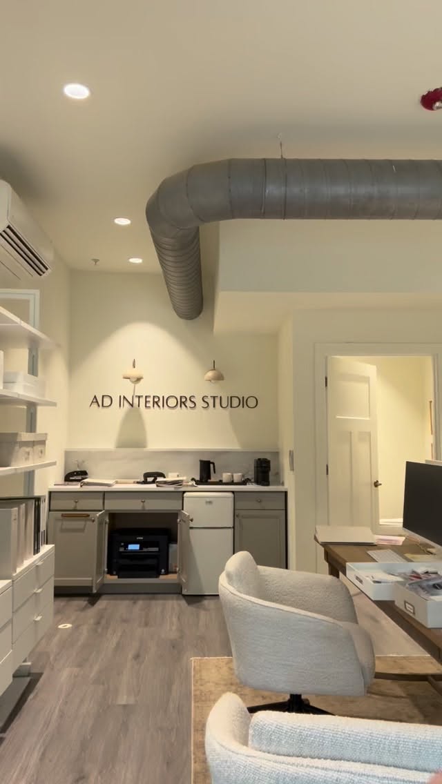 Creating a quick pool bath and kitchenette finish palette for a client meeting today 🩵
#nwa #interiordesign #kitchendesign #palette #downtownbentinville #athomearkansas #poolbath