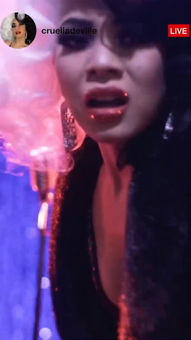 🐾 Cruella still has yet to RSVP to the party this year! She’s causing a feverish frenzy amongst our team. Can anyone get her reps on the line?
👠 Throwback to our dazzling friend @livevamaria as Cruella in 2021’s “The Sanderson Variant”
🎟️ 6 Days until #IPASOY10…have you purchased your tickets? Don’t upset Cruella, darlings. 🖤
#IPASOY10 #The10thAnniversary