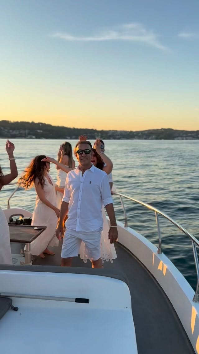 ⚓ Parla Yatçılık – Boğaz’da Gündüzün Işıltısına Yelken Açın
“Denizin üzerinde güneşle parlayan anlar…
Parla Yatçılık olarak, İstanbul Boğazı’nın en özel yatlarında lüks, konfor ve müziği bir araya getiriyoruz.
Maviyle altın ışıkların buluştuğu bu keyifli yolculukta, sevdiklerinizle denizin huzurunu ve eğlencenin enerjisini bir arada yaşayın.
☀️ Boğaz’da gün, Parla Yatçılık’la daha güzel başlar.”
#boğazturu #evlilikteklifi #sunsets #yatkiralama #teknededoğumgünü #yattagünlüktatil #maviyolculuki̇stanbul #istanbul🇹🇷