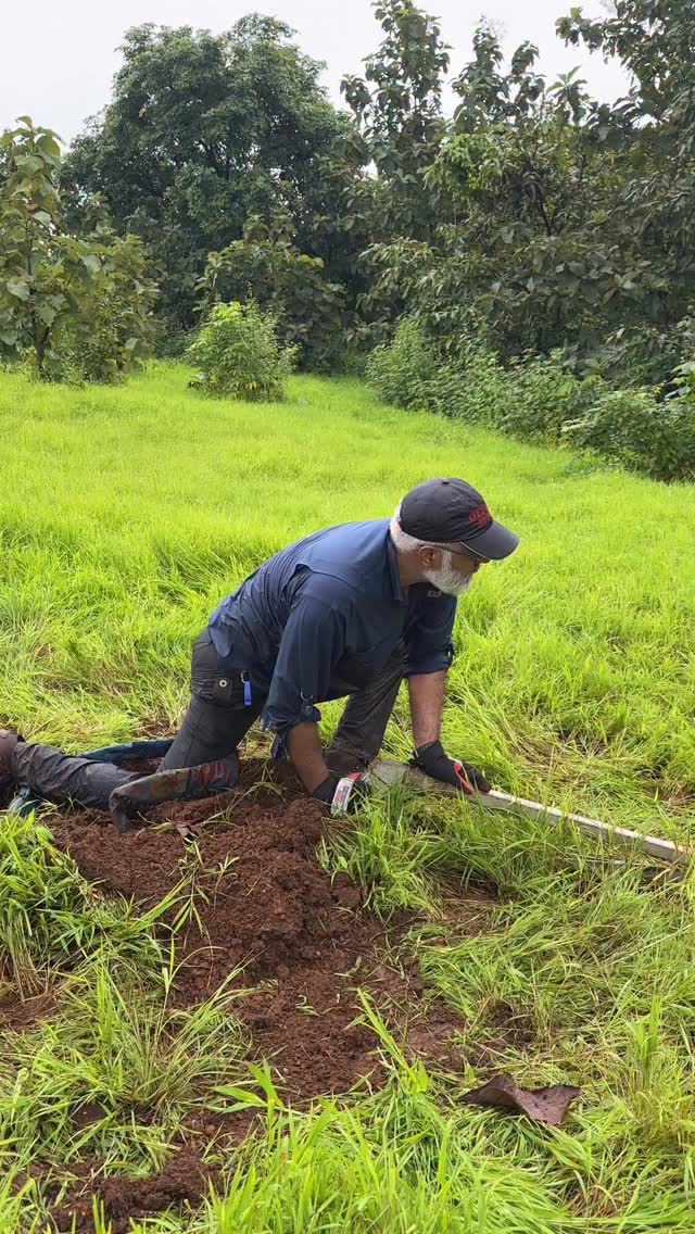 Couple of things to learn here:
1. The @pullpal will bite according to load and if the load increases, it will start to bite further by digging in and / or moving forward. That is fine as long as your winch vehicle is always climbing. Also, once you get the “bite”, no need to keep pushing down on the land anchor.
2. Knowing when to assist is important. Over assist and overdriving the winch cable and loosing traction, sliding back and shock loading the winch cable is a strict no no. Learn to understand the sound that the winch makes and give assist instructions when the pitch of the @comeup.winch changes.
One learn with us the correct way. #learnoffroad #winching #offroadjunkie #pullpal