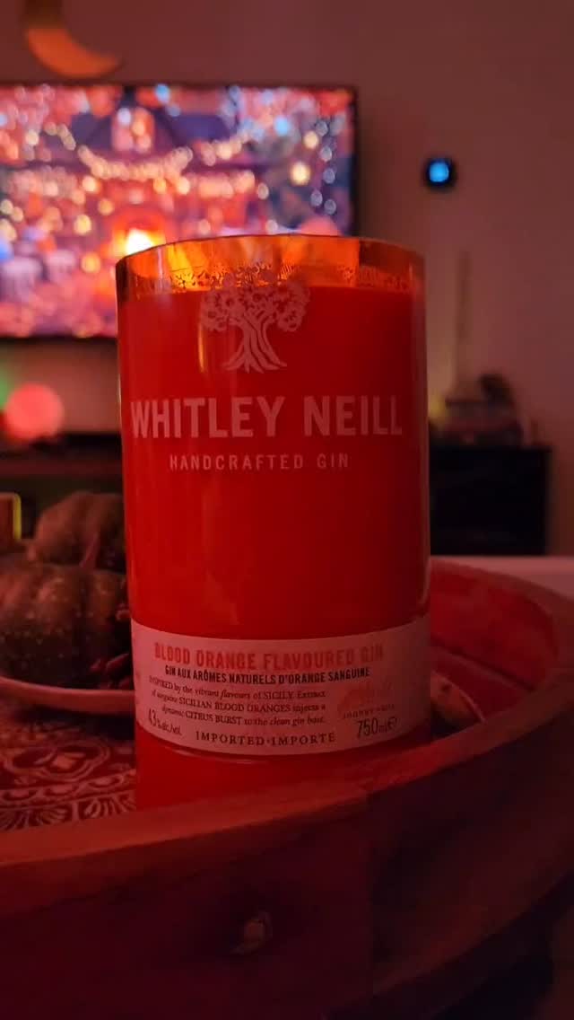 Blood Orange Evenings 🍊
A quiet glow, a whisper of Sicilian citrus, and the warmth of flickering light.
Handcrafted by Soap and Honor, this upcycled Whitley Neill candle and its soft amber flame turn any autumn evening into perfection. ✨
Message us for yours today or head on over to our website.
#SoapAndHonor #BloodOrangeEvenings #CandlelightRomance #AmberGlow #AutumnElegance #ScentedLuxury #QuietMoments #EveningInspiration #handcraftedlove
#UpcycledLuxury #ChicAmbiance #HandcraftedElegance #ScentedCandleLove #ArtOfStillness #RefinedLiving #ModernRomance #LuxuryHomeMood #CandleObsessed