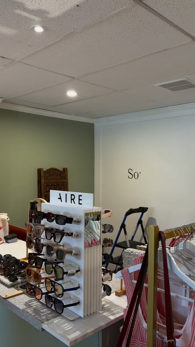 Sometimes my clients just want something simple & I’m here for that 🖌️✨
Huge thank you to @songbirdandsage for letting me bring their vision to life. Forever grateful to paint joy into my community🫶🏼
#LetterMural #PalmDesertArt #ItsLunaVisuals #buisnessmural #artinthedesert #supportlocalartists #muralartist